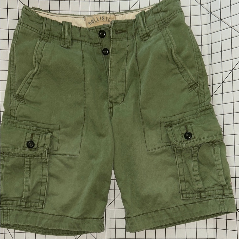 Hollister Men's Green Cargo Shorts